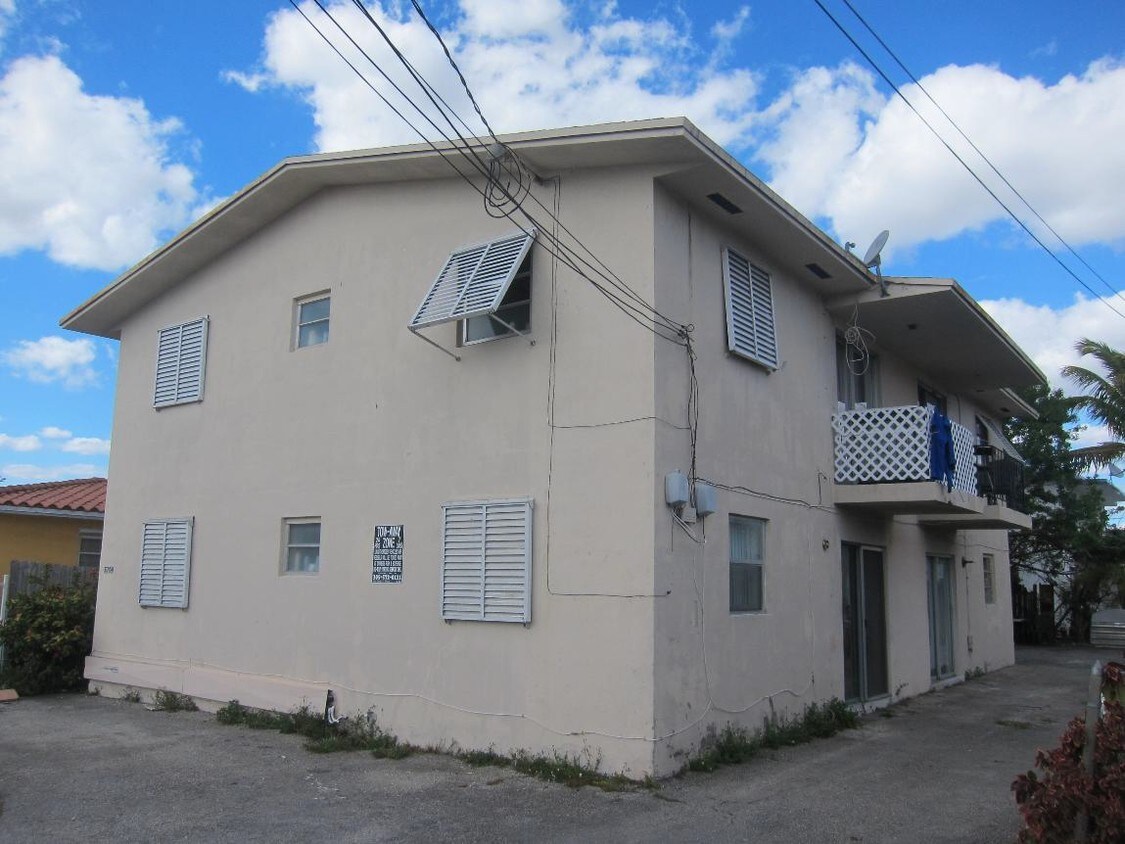 Primary Photo - 5709 SW 6th St