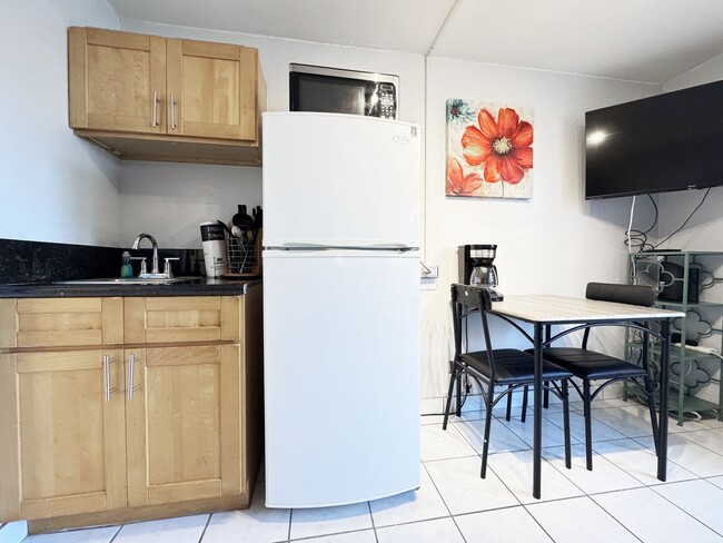 Building Photo - Furnished Waikiki Studio with A/C