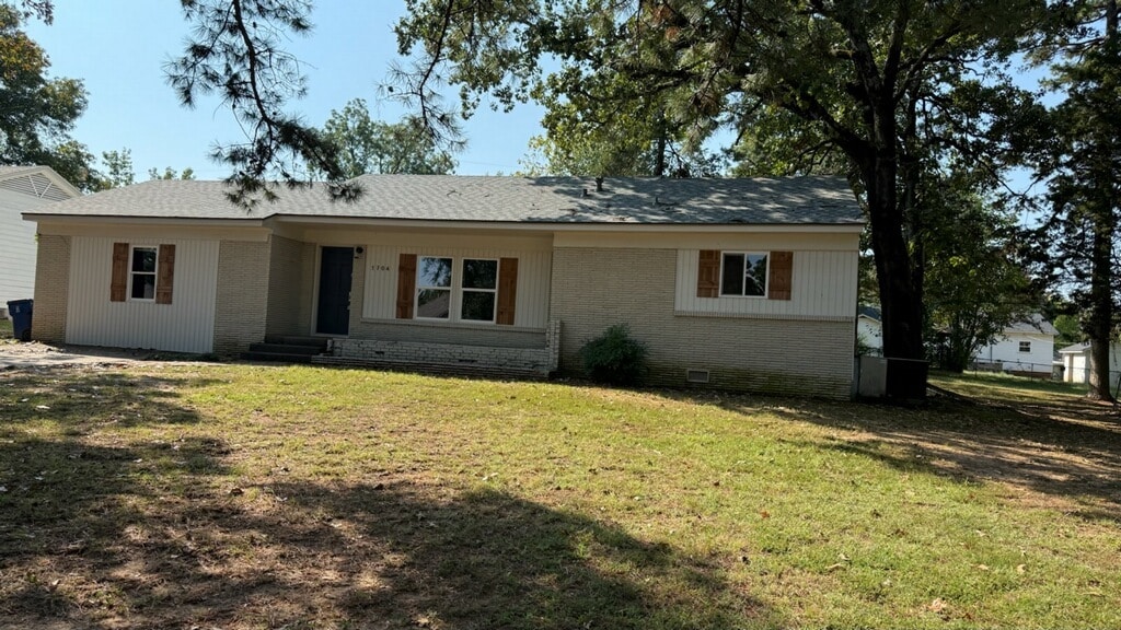 Primary Photo - 1704 Houston St