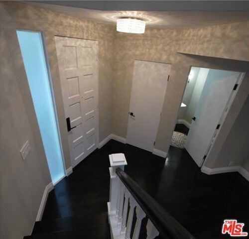 Foto del edificio - 869 S Bundy Dr