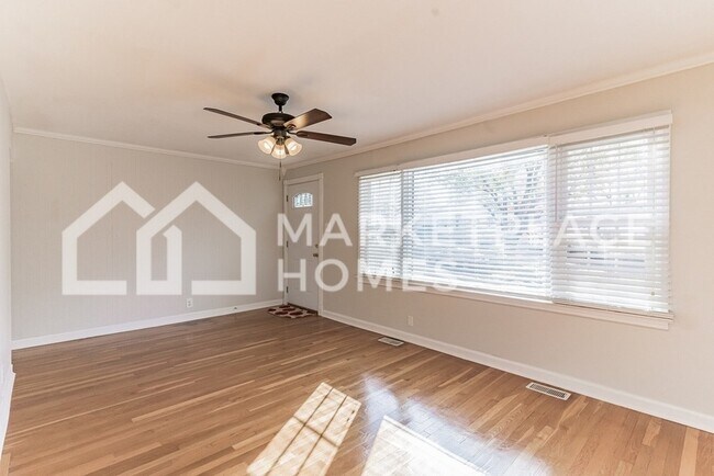 Building Photo - 1213 Ashford Dr