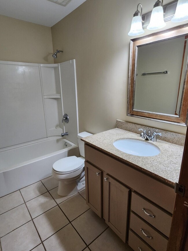 Bathroom - 1443 Victoria Dr