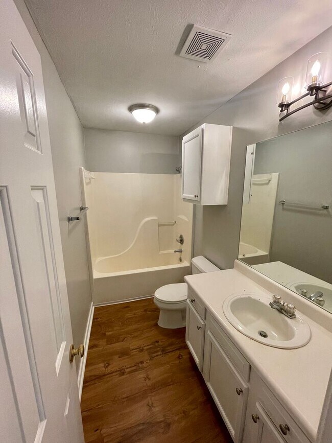 Foto del edificio - 2 Bed 2 Bath home in Brandon