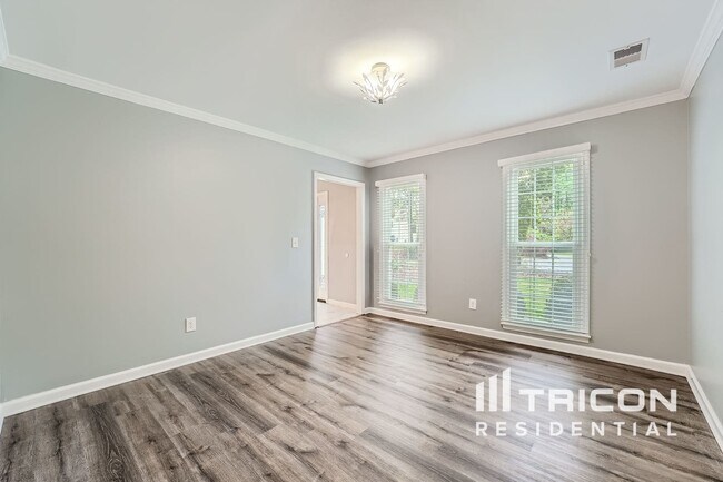 Building Photo - 267 Sharney Ln NE