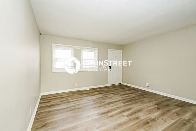 Foto del edificio - 3 Bedroom Pet-Friendly Home in Louisville, KY with Main Street Renewal