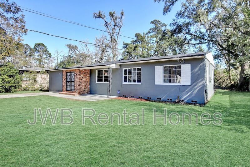 Foto principal - 7837 Denham Rd W