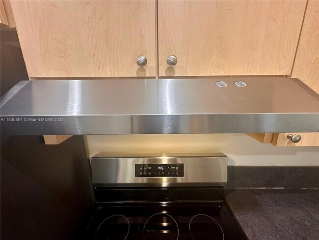 Foto del edificio - 2935 NE 163rd St