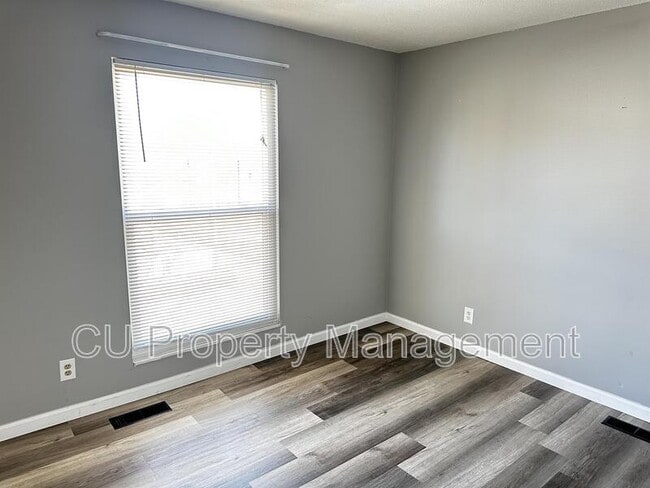 Building Photo - 609 W Church St