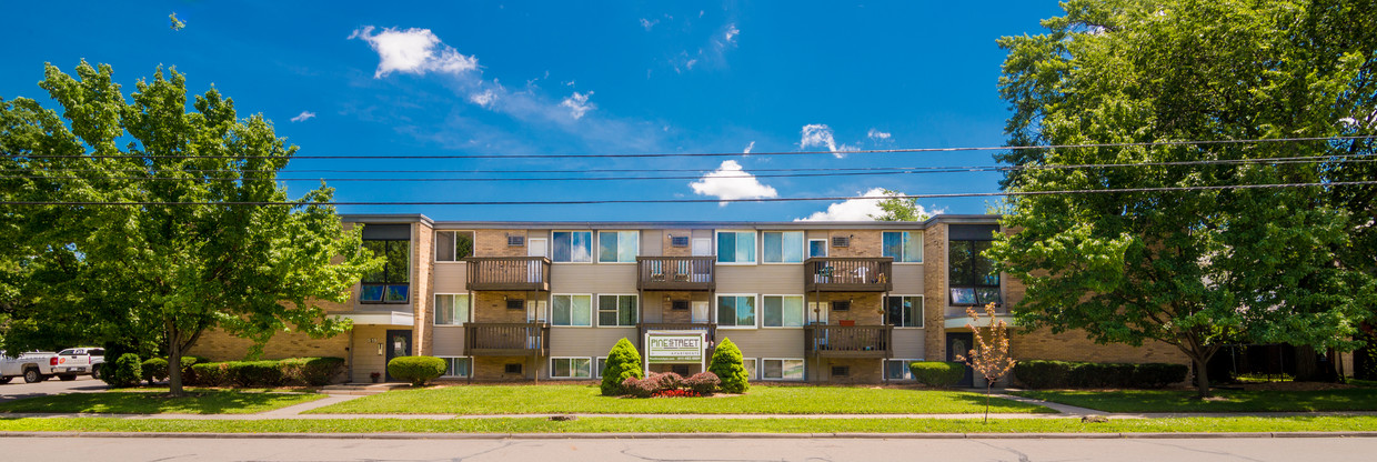 Primary Photo - Pine Street Apartments