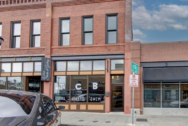 Building Photo - 327 E Walnut St