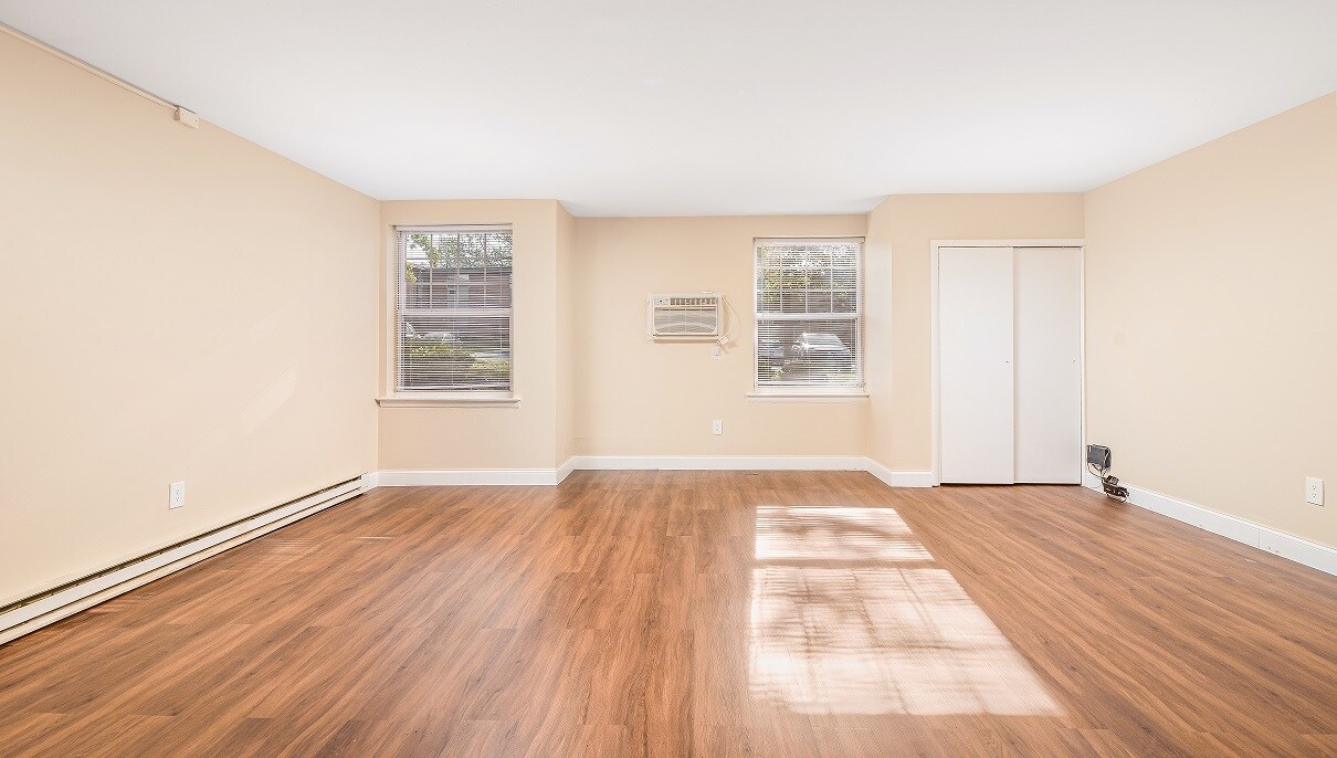 279 E Village Rd Unit signal hill, Holland, PA 18966 Condo for Rent