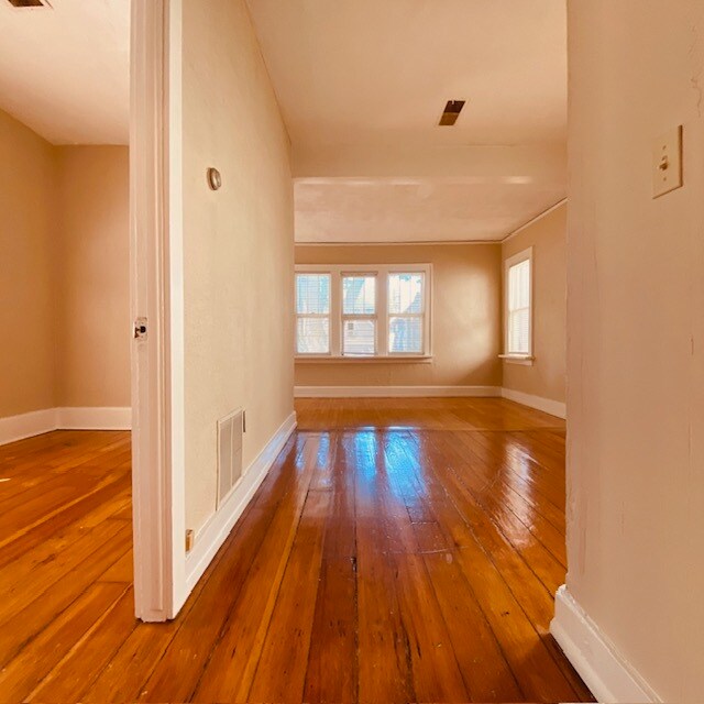 Foto del edificio - 2474 N Bartlett Ave