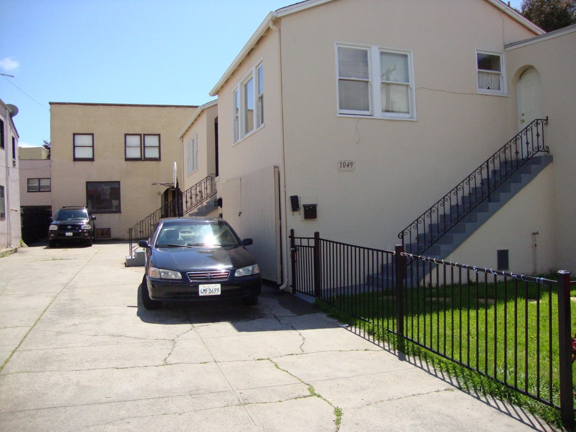 Primary Photo - The Strand II Apartments