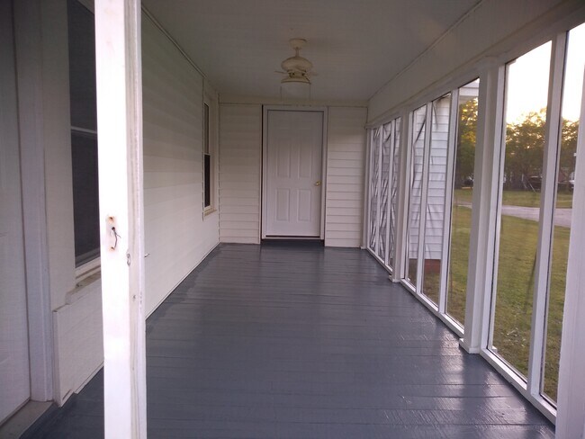 Screened porch! - 311 E 2nd St