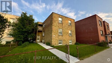 Building Photo - 335-335 Lakeshore Rd E