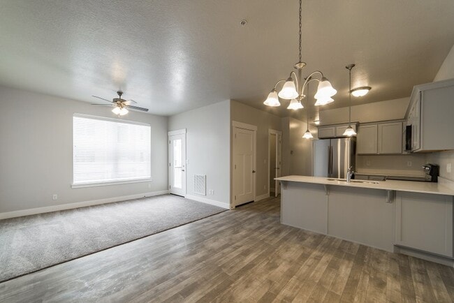 Building Photo - 619 N Emery Ln