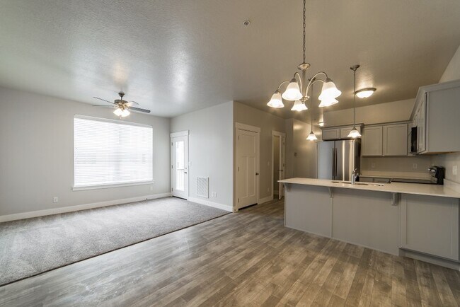 Foto del edificio - 619 N Emery Ln