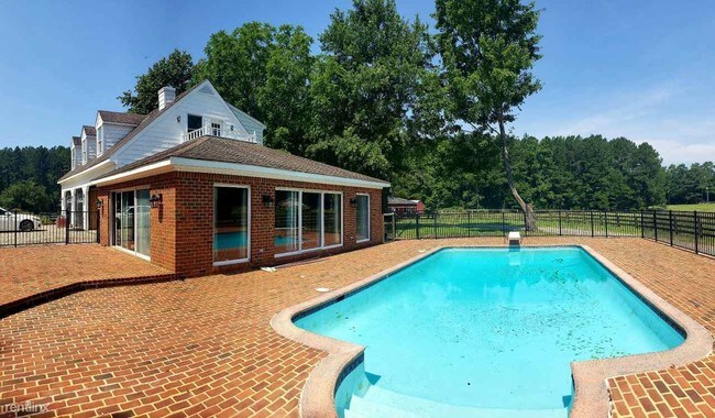 Building Photo - 13575 Greenwood Church Rd