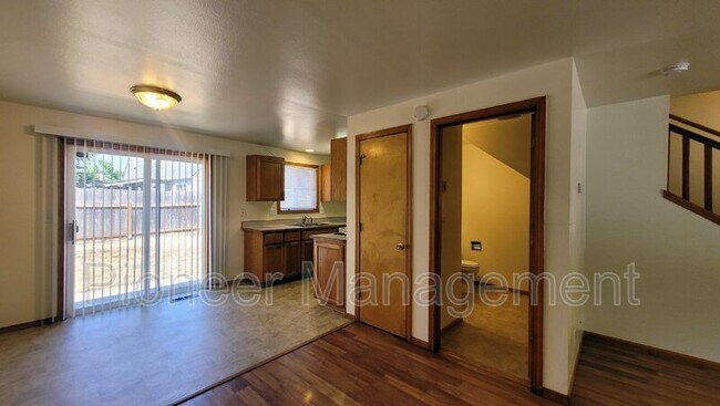 Building Photo - 4950 Forsythia St