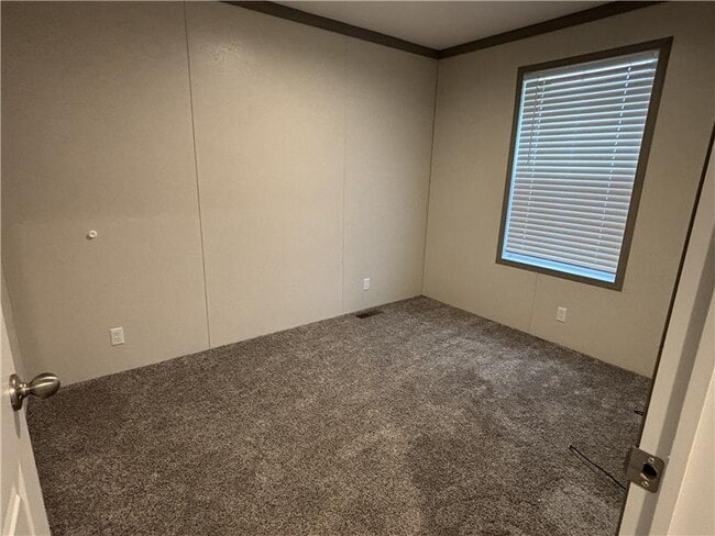 Building Photo - 4000 Deadwood Dr N