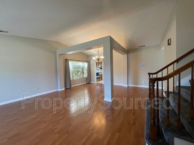 Foto del edificio - 1525 Daniels St