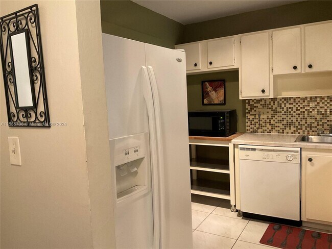 Building Photo - 1817 S Ocean Dr