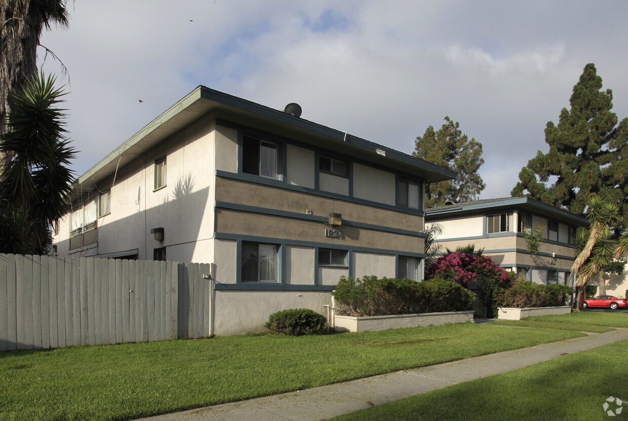 Foto del edificio - 1834-1836 W Glenoaks Ave