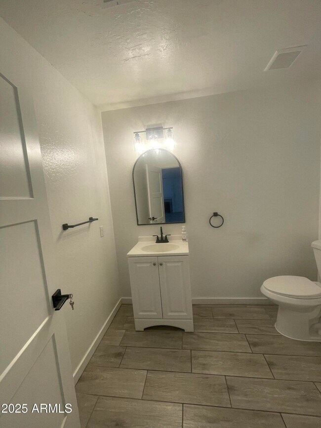 Foto del edificio - 8844 W Greer Ave