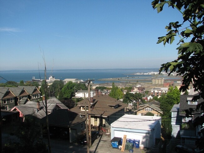 Building Photo - 1015 High St