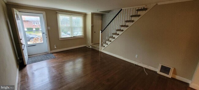 Foto del edificio - 104 S Church St