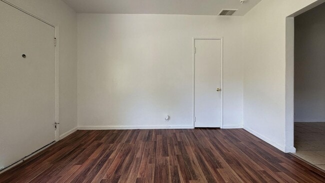 Building Photo - Price Reduced- Spacious 2 Bedroom, 1 Bathr...