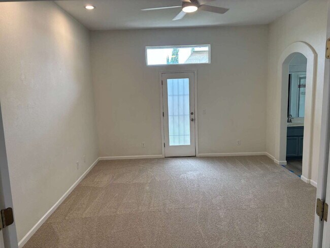 Foto del edificio - Spacious 4 Bed, 2 Bath Home with 3-Car Garage, Nice Backyard & Pet-Friendly Living