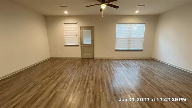Building Photo - 622 Magnolia Bend