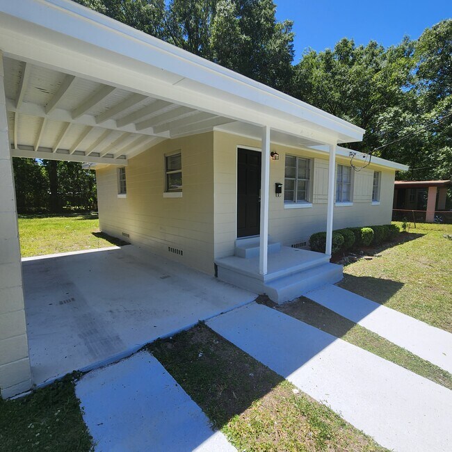 Building Photo - 4158 Lockhart Dr N