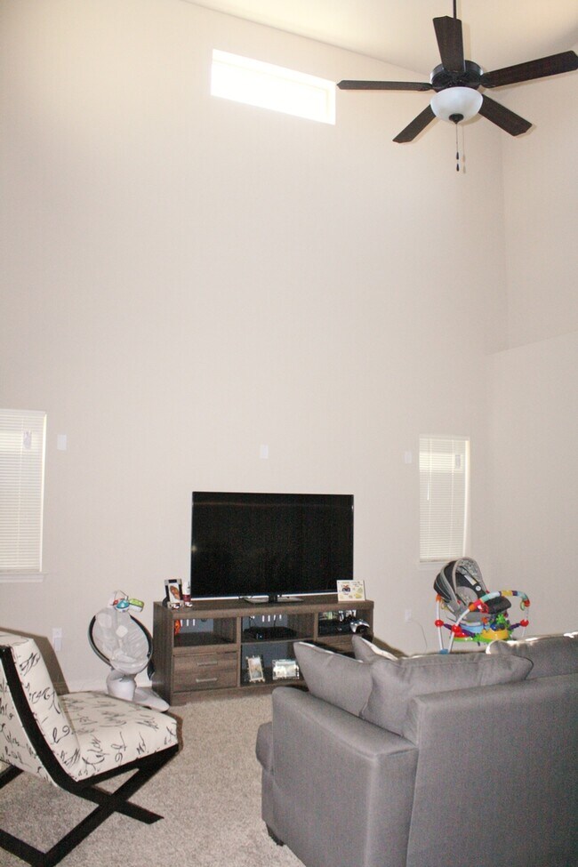 Building Photo - BEAUTIFULLY MAINTAINED EASTSIDE HOME AVAILABLE