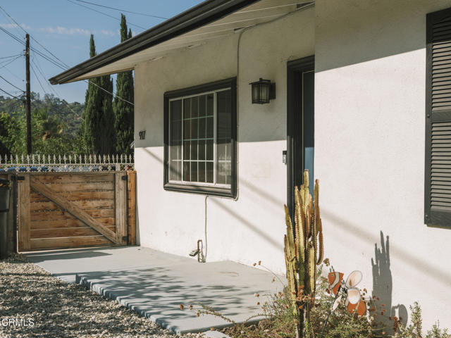 Building Photo - 917 N Ave 51