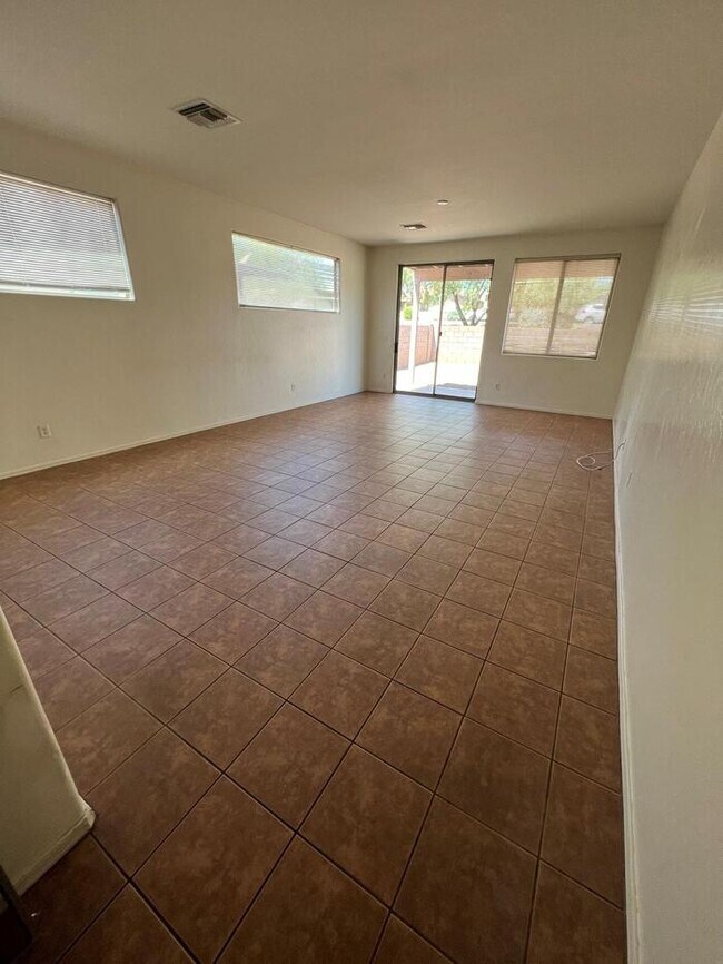 Foto del edificio - For Rent