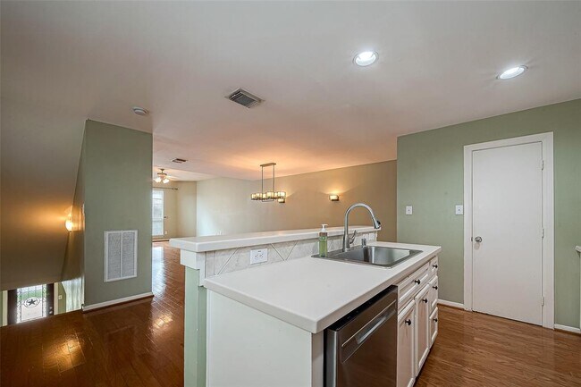 Foto del edificio - 1256 W 18th St
