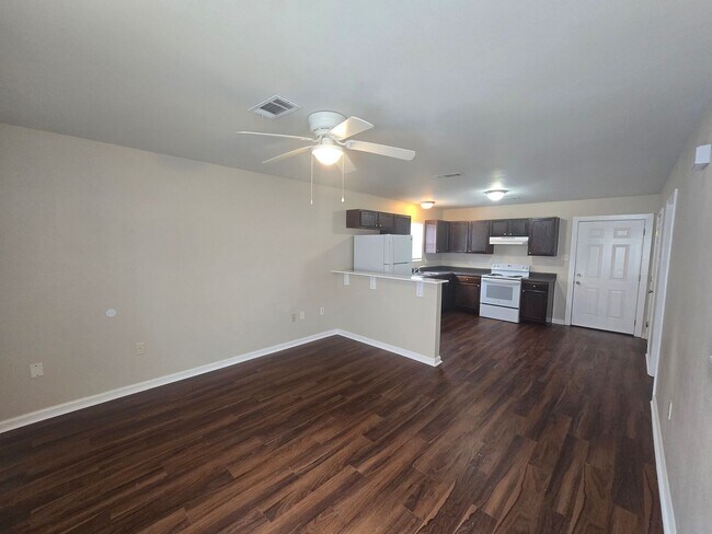 Foto del edificio - Charming 2 Bedroom Single Family Home