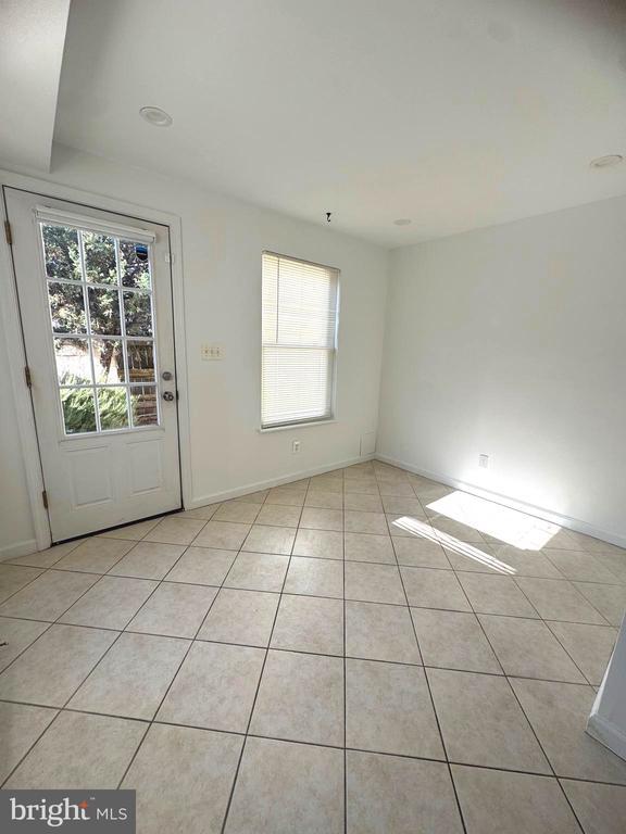 Building Photo - 208 S Washington St