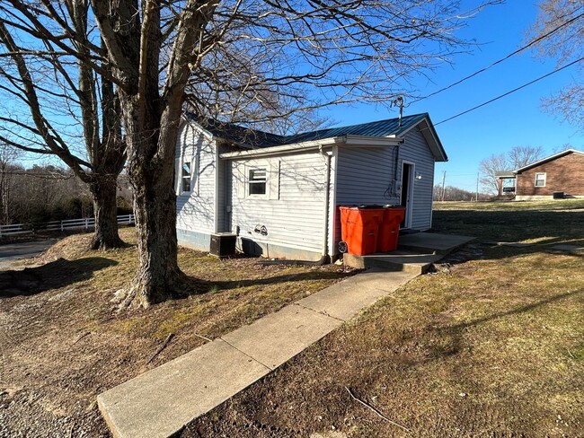 Building Photo - 1 bedroom, 1 bathroom home for rent in E-t...