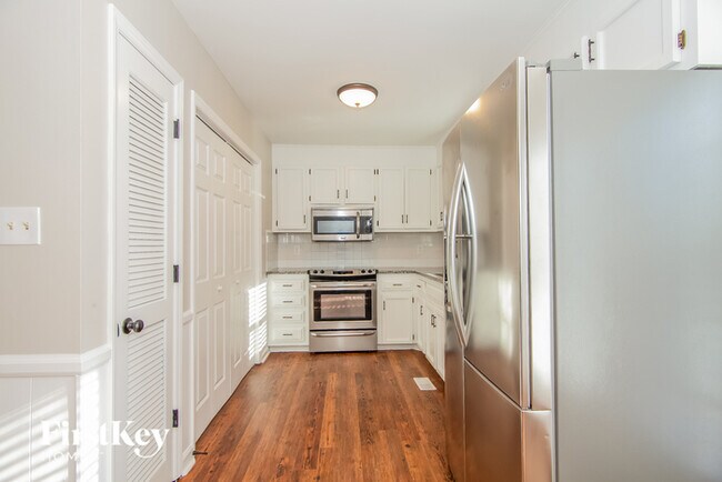 Building Photo - 2449 Amity Ave