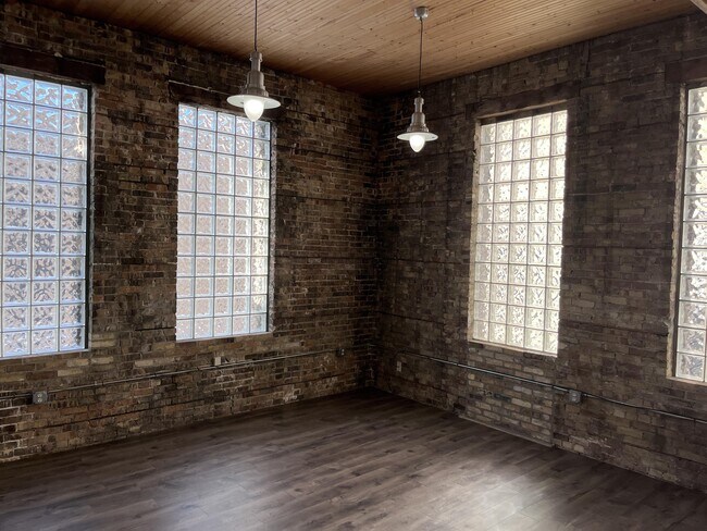 Building Photo - 511 2nd St