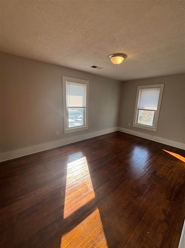 Building Photo - 1456 Park St