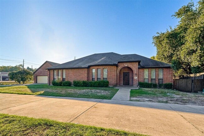 Building Photo - 2303 Encreek Rd