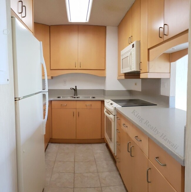 Foto del edificio - *VERY CLEAN 1 br / 1 bath w/Den(small offi...