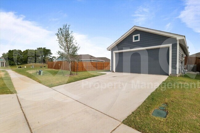 Building Photo - 3328 Turkey Trot Ln