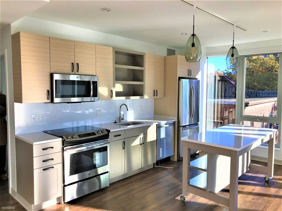 Primary Photo - Studio, 1 bath Condo - 39 S Huntington Ave 0