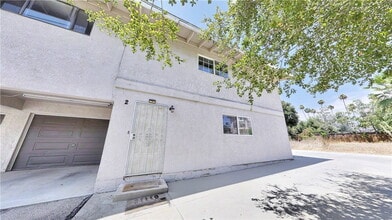 Building Photo - 547 Pepper St