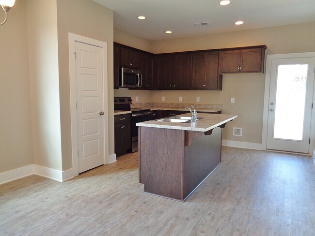 Foto del edificio - Townhome For Rent in Calera, AL - Available to View with 48 Hour Notice!!!